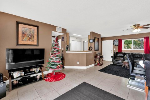 Condo in Lauderdale Lakes, Florida, 2 bedrooms  № 936454 - photo 30