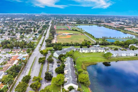 Condo in Lauderdale Lakes, Florida, 2 bedrooms  № 936454 - photo 3