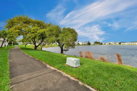 Condo in Lauderdale Lakes, Florida, 2 bedrooms  № 936454 - photo 16