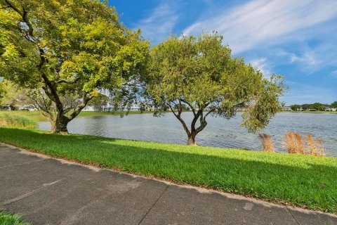 Condo in Lauderdale Lakes, Florida, 2 bedrooms  № 936454 - photo 17