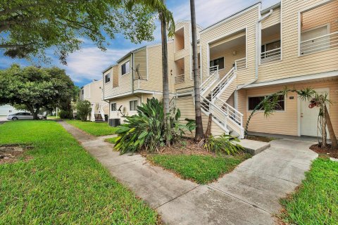 Condo in Lauderdale Lakes, Florida, 2 bedrooms  № 936454 - photo 12