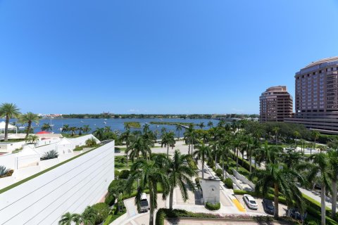 Condominio en venta en West Palm Beach, Florida, 3 dormitorios, 373.28 m2 № 701687 - foto 15