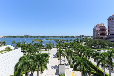 Condominio en venta en West Palm Beach, Florida, 3 dormitorios, 373.28 m2 № 701687 - foto 12