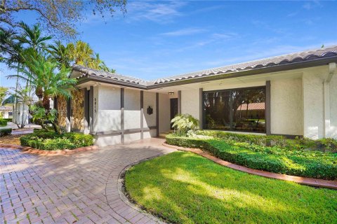 Casa en venta en Miami Lakes, Florida, 4 dormitorios, 266.44 m2 № 732529 - foto 1