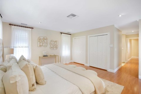 Casa en venta en Miami Lakes, Florida, 4 dormitorios, 266.44 m2 № 732529 - foto 14