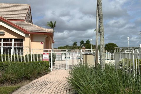 Condominio en venta en Pembroke Pines, Florida, 3 dormitorios, 136.38 m2 № 965485 - foto 4