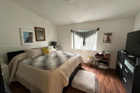 Condo in Pembroke Pines, Florida, 3 bedrooms  № 965485 - photo 9
