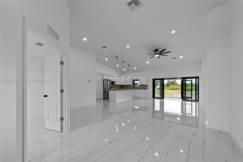 Villa ou maison à vendre à LaBelle, Floride: 4 chambres, 188.68 m2 № 724056 - photo 3