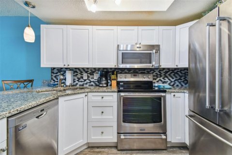 Condo in Lutz, Florida, 3 bedrooms  № 1289860 - photo 15