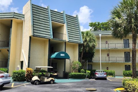 Condominio en venta en Tamarac, Florida, 2 dormitorios, 88.26 m2 № 1173153 - foto 1