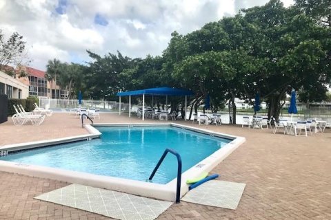 Condominio en venta en Tamarac, Florida, 2 dormitorios, 88.26 m2 № 1173153 - foto 10