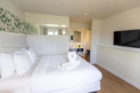 Hotel en venta en Kissimmee, Florida, 1 dormitorio № 1138463 - foto 10