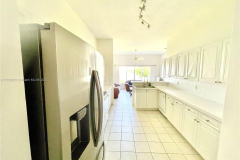 Townhouse in Homestead, Florida 3 bedrooms, 172.24 sq.m. № 1138465 - photo 13