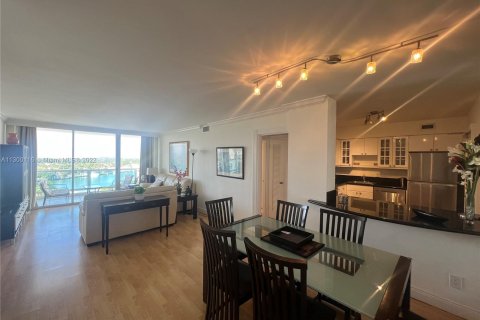 Condo in Miami Beach, Florida, 2 bedrooms  № 159152 - photo 5