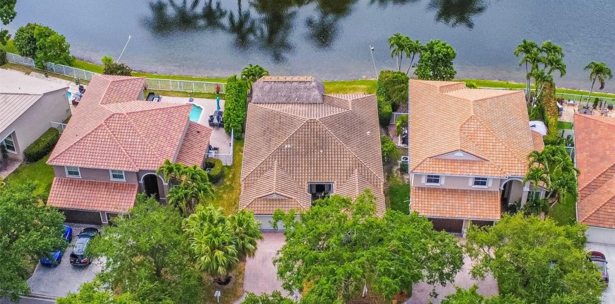 Villa ou maison à Coconut Creek, Floride 3 chambres, 199.93 m2 № 1139464