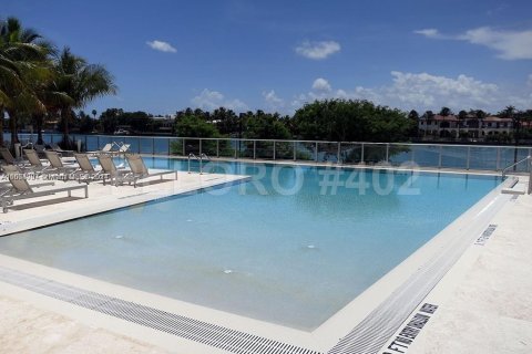 Condo in Miami Beach, Florida, 1 bedroom  № 1231046 - photo 14