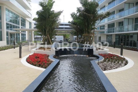 Condo in Miami Beach, Florida, 1 bedroom  № 1231046 - photo 17