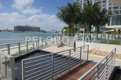 Condo in Miami Beach, Florida, 1 bedroom  № 1231046 - photo 29