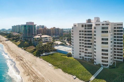 Condo in Highland Beach, Florida, 3 bedrooms  № 952110 - photo 1