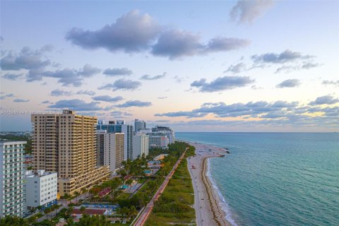 Condo in Miami Beach, Florida, 1 bedroom  № 1180743 - photo 22