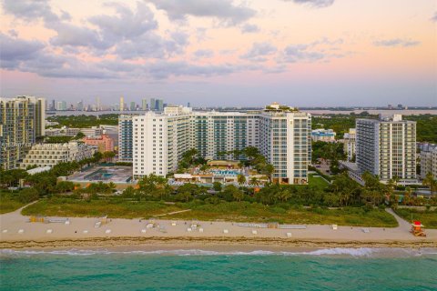 Condo in Miami Beach, Florida, 1 bedroom  № 1180743 - photo 21