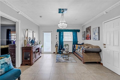 Villa ou maison à vendre à Hialeah, Floride: 4 chambres, 175.03 m2 № 1173417 - photo 10