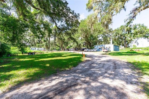 Immobilier commercial à vendre à Seffner, Floride: 98.85 m2 № 1386425 - photo 1