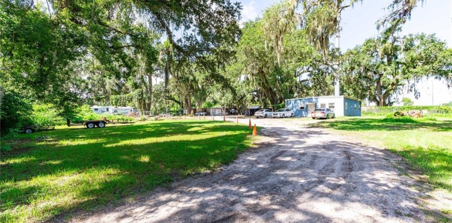 Commercial property in Seffner, Florida 98.85 sq.m. № 1386425