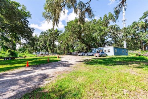 Commercial property in Seffner, Florida 98.85 sq.m. № 1386425 - photo 2