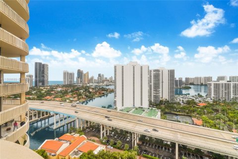 Condominio en venta en Aventura, Florida, 2 dormitorios, 155.8 m2 № 929606 - foto 3