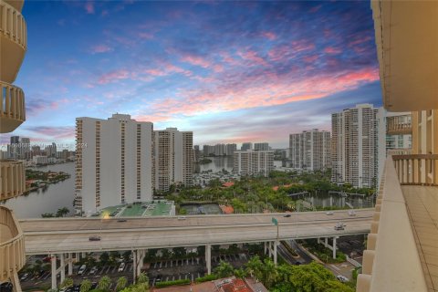 Condo in Aventura, Florida, 2 bedrooms  № 929606 - photo 1