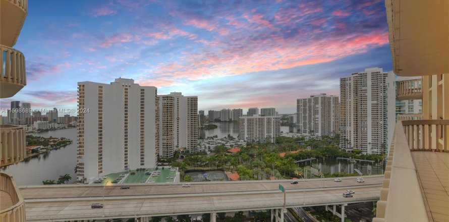 Condo in Aventura, Florida, 2 bedrooms  № 929606