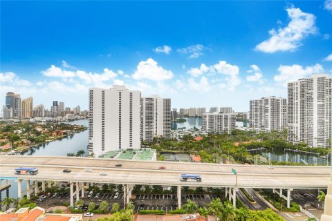 Condo in Aventura, Florida, 2 bedrooms  № 929606 - photo 18