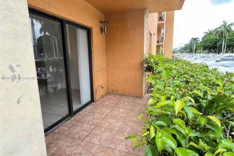 Appartement à louer à Miami, Floride: 3 chambres, 112.23 m2 № 1345647 - photo 7