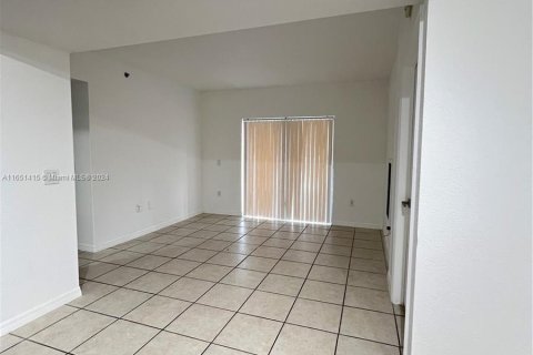 Apartamento en alquiler en Miami, Florida, 3 dormitorios, 112.23 m2 № 1345647 - foto 15