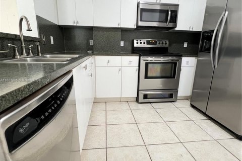 Apartamento en alquiler en Miami, Florida, 3 dormitorios, 112.23 m2 № 1345647 - foto 11