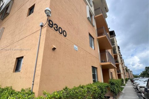 Apartamento en alquiler en Miami, Florida, 3 dormitorios, 112.23 m2 № 1345647 - foto 1