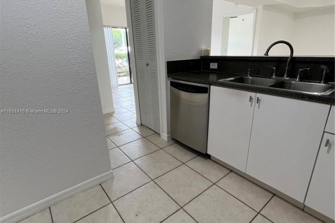 Apartment in Miami, Florida 3 bedrooms, 112.23 sq.m. № 1345647 - photo 12