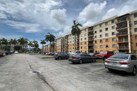 Apartamento en alquiler en Miami, Florida, 3 dormitorios, 112.23 m2 № 1345647 - foto 29