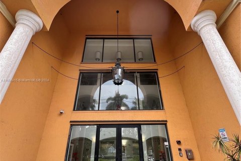 Apartamento en alquiler en Miami, Florida, 3 dormitorios, 112.23 m2 № 1345647 - foto 2