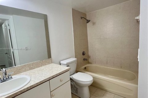 Apartamento en alquiler en Miami, Florida, 3 dormitorios, 112.23 m2 № 1345647 - foto 21