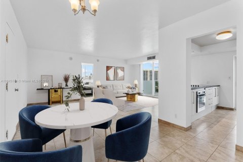 Copropriété à vendre à Fort Lauderdale, Floride: 2 chambres, 111.48 m2 № 1345604 - photo 1