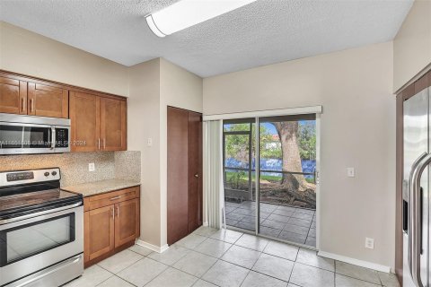 Townhouse in Weston, Florida 2 bedrooms, 103.12 sq.m. № 1345645 - photo 5