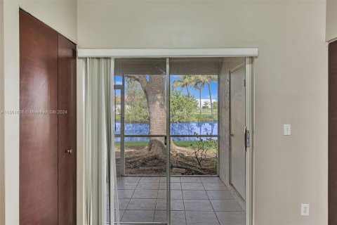 Townhouse in Weston, Florida 2 bedrooms, 103.12 sq.m. № 1345645 - photo 13