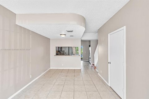 Townhouse in Weston, Florida 2 bedrooms, 103.12 sq.m. № 1345645 - photo 19