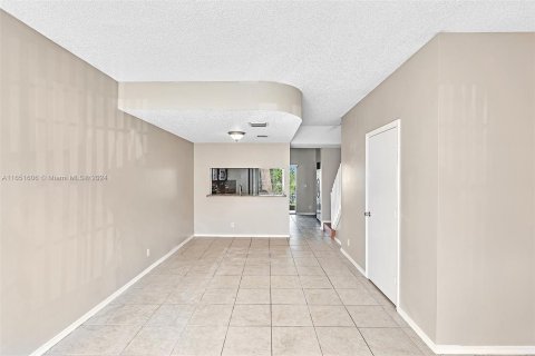 Townhouse in Weston, Florida 2 bedrooms, 103.12 sq.m. № 1345645 - photo 4