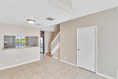 Townhouse in Weston, Florida 2 bedrooms, 103.12 sq.m. № 1345645 - photo 21