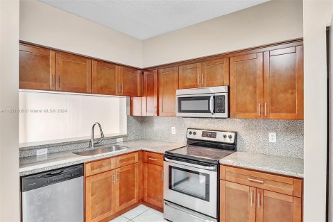 Townhouse in Weston, Florida 2 bedrooms, 103.12 sq.m. № 1345645 - photo 8