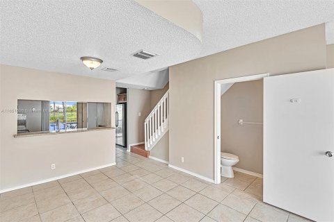 Townhouse in Weston, Florida 2 bedrooms, 103.12 sq.m. № 1345645 - photo 23