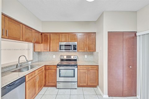 Townhouse in Weston, Florida 2 bedrooms, 103.12 sq.m. № 1345645 - photo 6